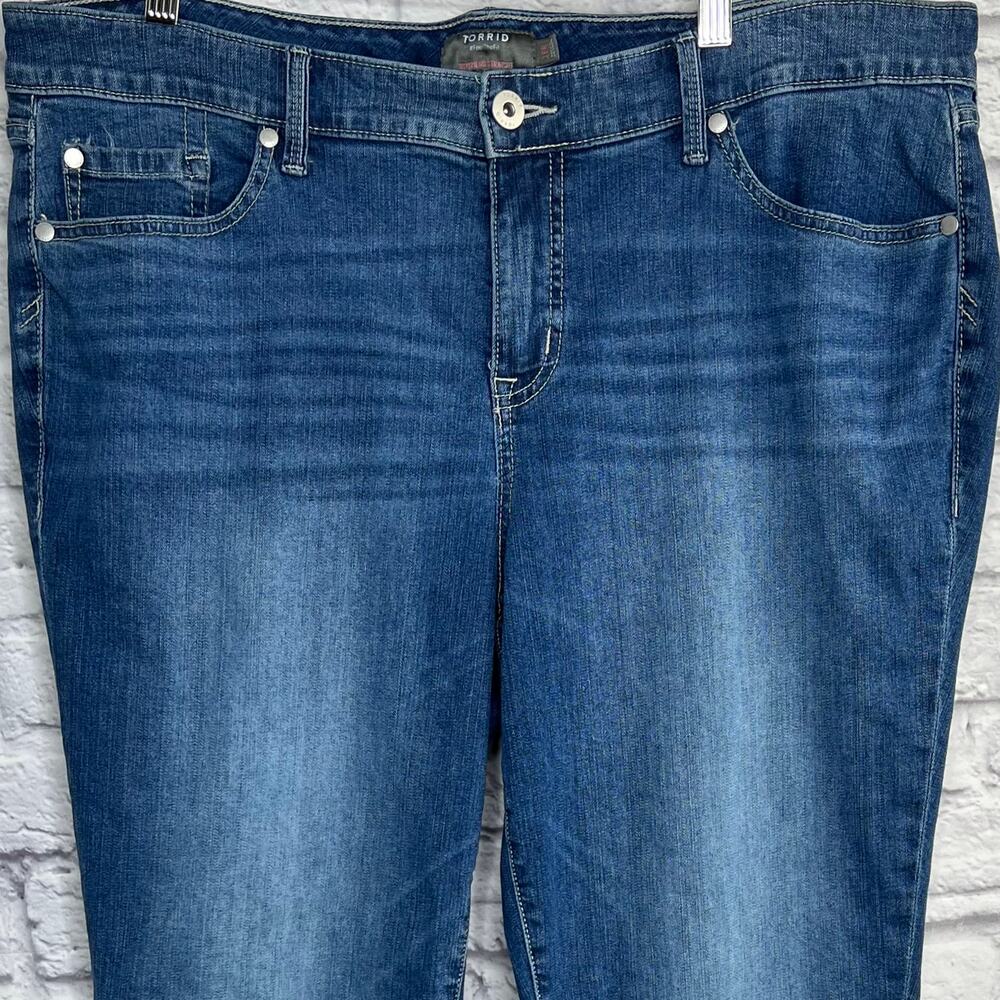 torrid Size 18 Medium Dark Wash Boyfriend Straight Vintage Stretch Mid-Rise Jean - Picture 8 of 13